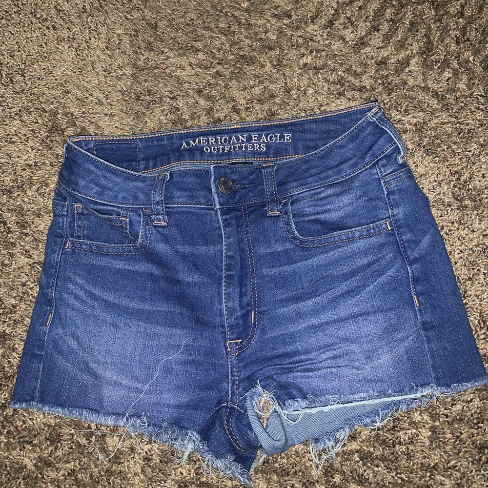 AMERICAN EAGLE WOMEN’S JEAN SHORTS!! SIZE 2/BLUE. HIGH RISE SHORTIE
